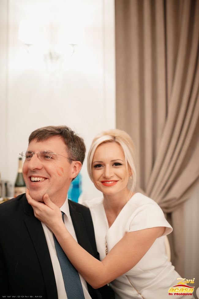 Киртоакэ и его невеста не скрывают нежных чувств на публике