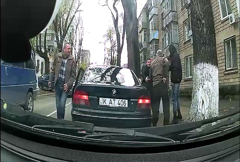 Reglări de conturi cu pistoale și cuțite pe străzile capitalei