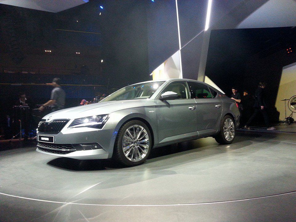 Опубликованы первые фотографии новой Skoda Superb