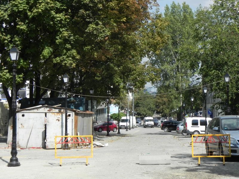 На улице Диордицэ планируют разобрать уже уложенную брусчатку