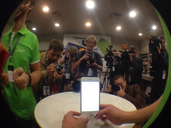 Очереди и восторг: в России стартовали продажи iPhone 6