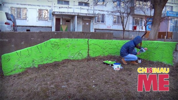 „Crocodil” în curtea unui bloc de la Botanica