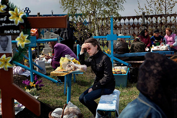 "Ланч с мёртвыми": поминовение усопших в Молдове глазами итальянца