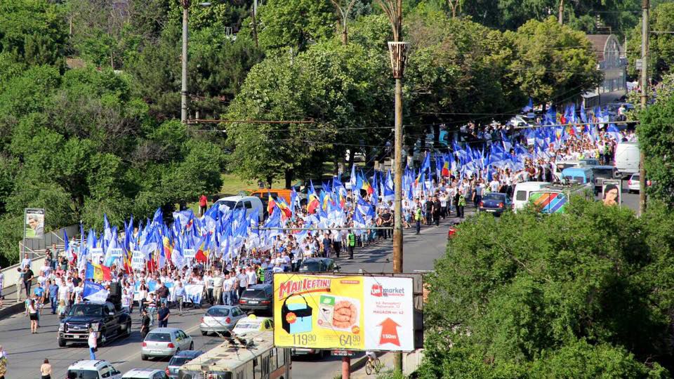 Марш «За честные выборы» в Кишиневе собрал более 15 тыс. человек