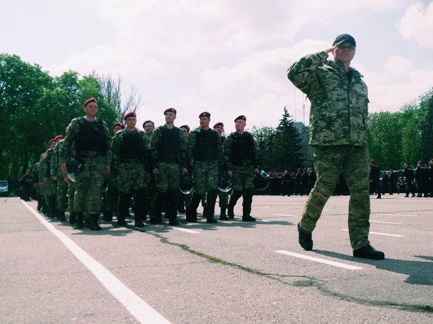 К Дому профсоюзов в Одессе стянули бронетехнику и 2000 силовиков