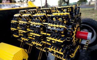 Австралиец собрал настоящий автомобиль из Lego