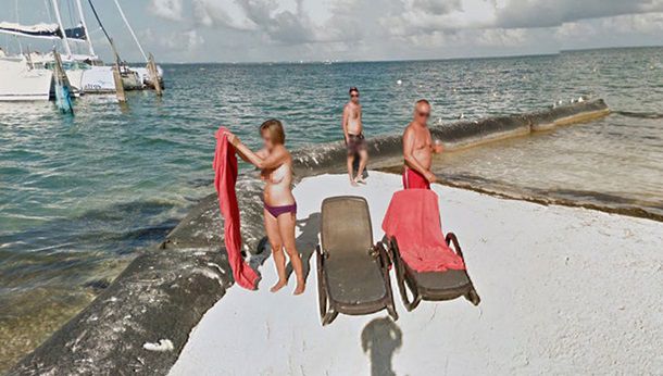 Полуголая женщина попала на панорамы Google Street View