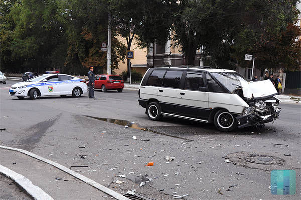 В Тирасполе столкнулись легковой автомобиль и маршрутное такси
