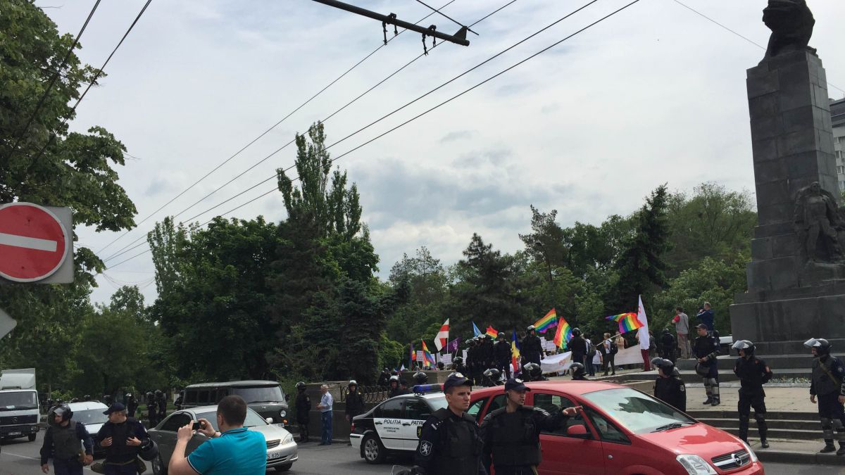 Ce cred moldovenii despre marșurile LGBT