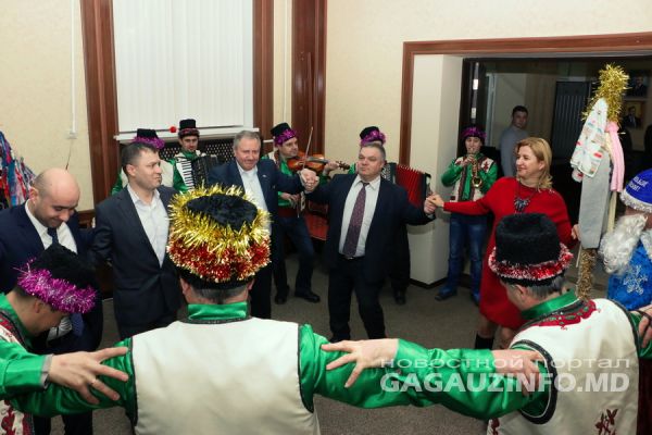 Колядующие из Томая поздравили башкана со Старым Новым годом