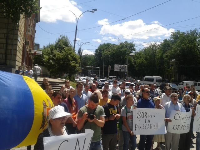 Protest la CNA: „Chetraru, demisia!” și „Șor, la pușcărie!”