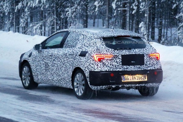 Новый Opel Astra заметили на дорогах