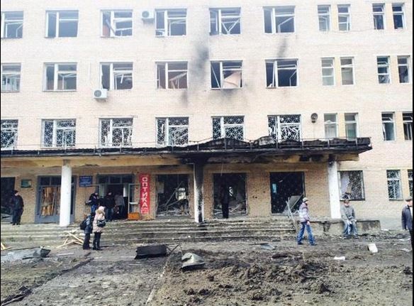 В Донецке снаряд попал в больницу, есть жертвы