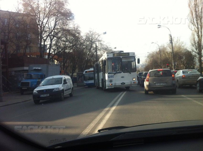 Авария спровоцировала гигантскую пробку на Рышкановке