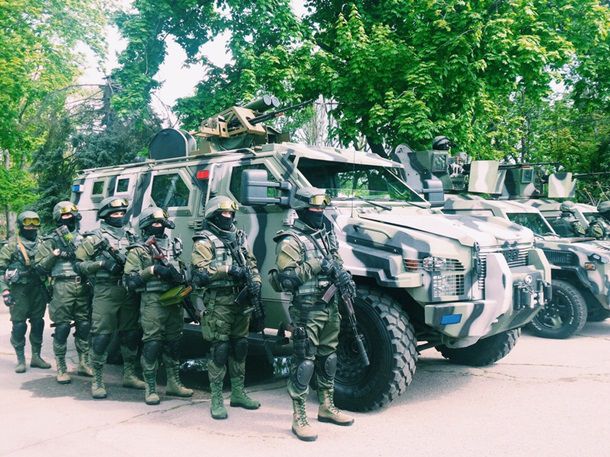 К Дому профсоюзов в Одессе стянули бронетехнику и 2000 силовиков