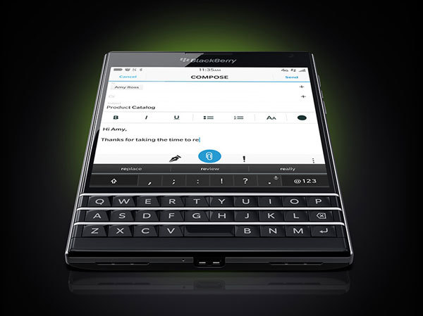 Компания BlackBerry официально представила смартфон Passport