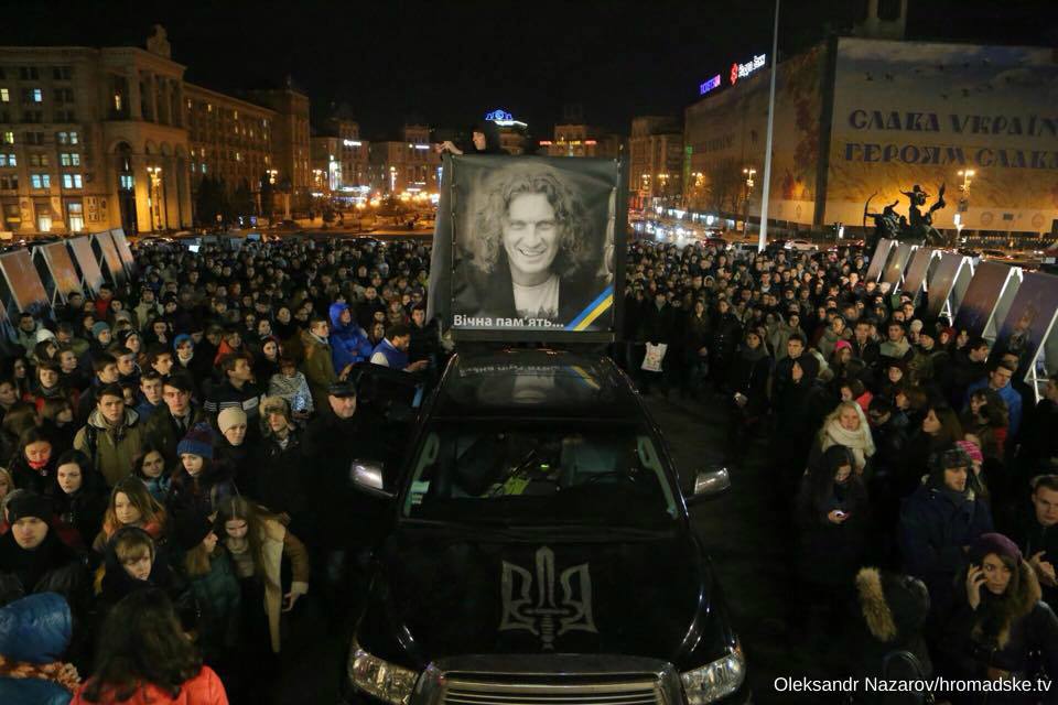 На Майдан вышли сотни людей почтить память Кузьмы Скрябина