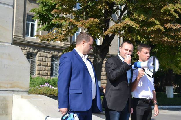 Социалисты провели акцию протеста "Стоп НАТО" в Бельцах и Комрате