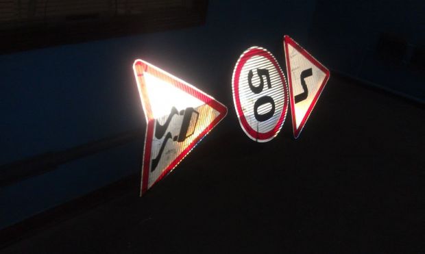 Cum îşi bat joc şoferii de indicatoarele rutiere