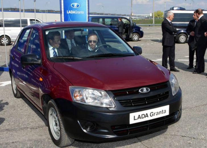 Rusia a scos mașina care detronează Dacia. Lada Granta are un preț imbatabil