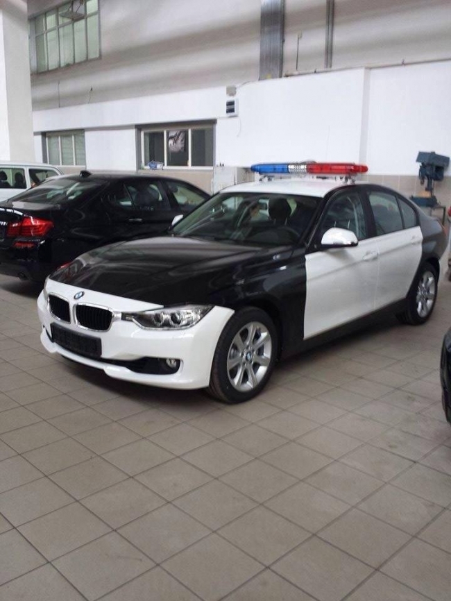 Полиция получила две машины BMW 3-й серии