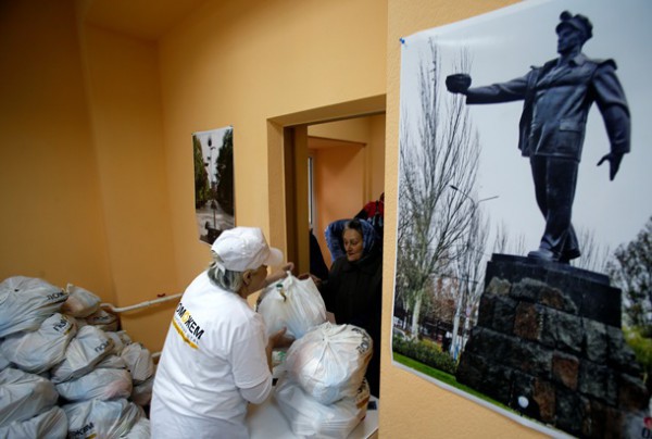 В Донецке выстраиваются очереди за гуманитарной помощью