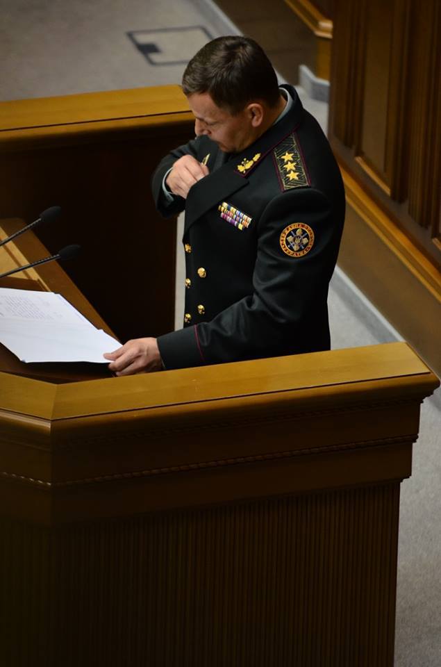 Новый министр обороны Украины после принятия присяги «расписался» закрытой ручкой