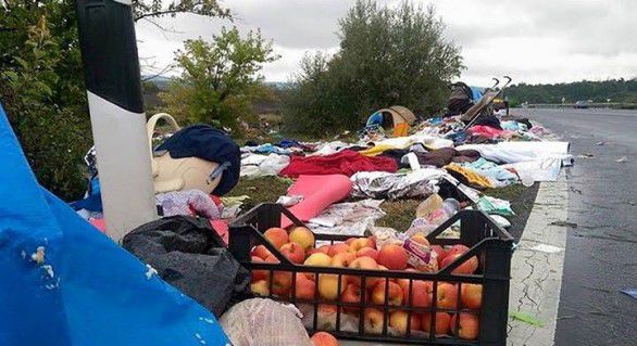 Refugiații care traversează Serbia și Ungaria lasă în urmă munți de gunoaie