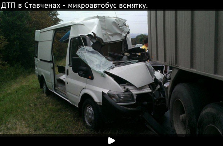 У Ставчен микроавтобус врезался в грузовик, один человек погиб