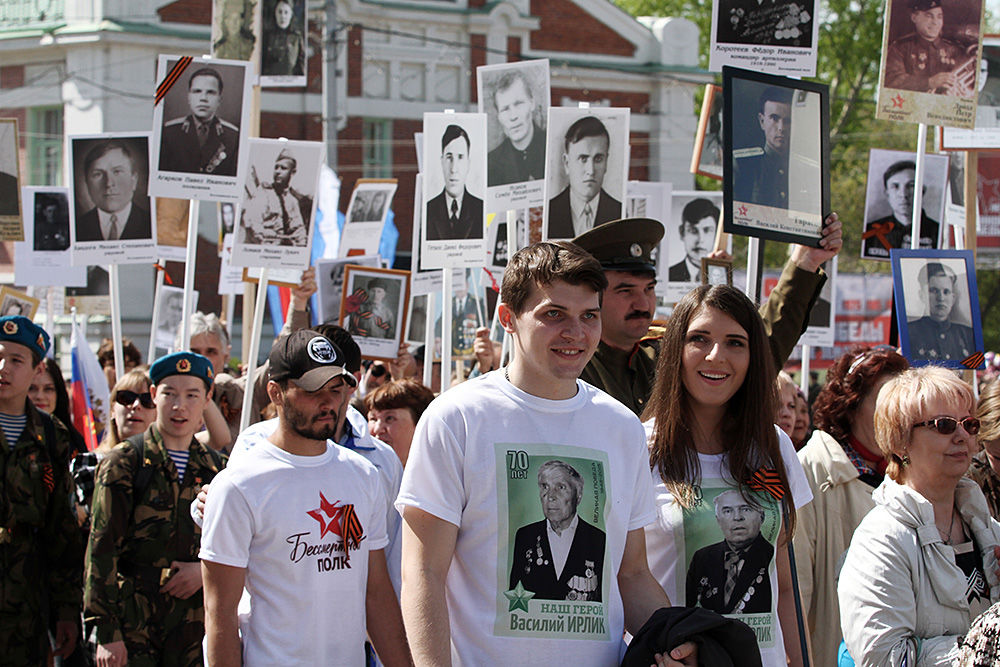 На шествие "Бессмертного полка" по Красной площади вышли 500 тысяч человек