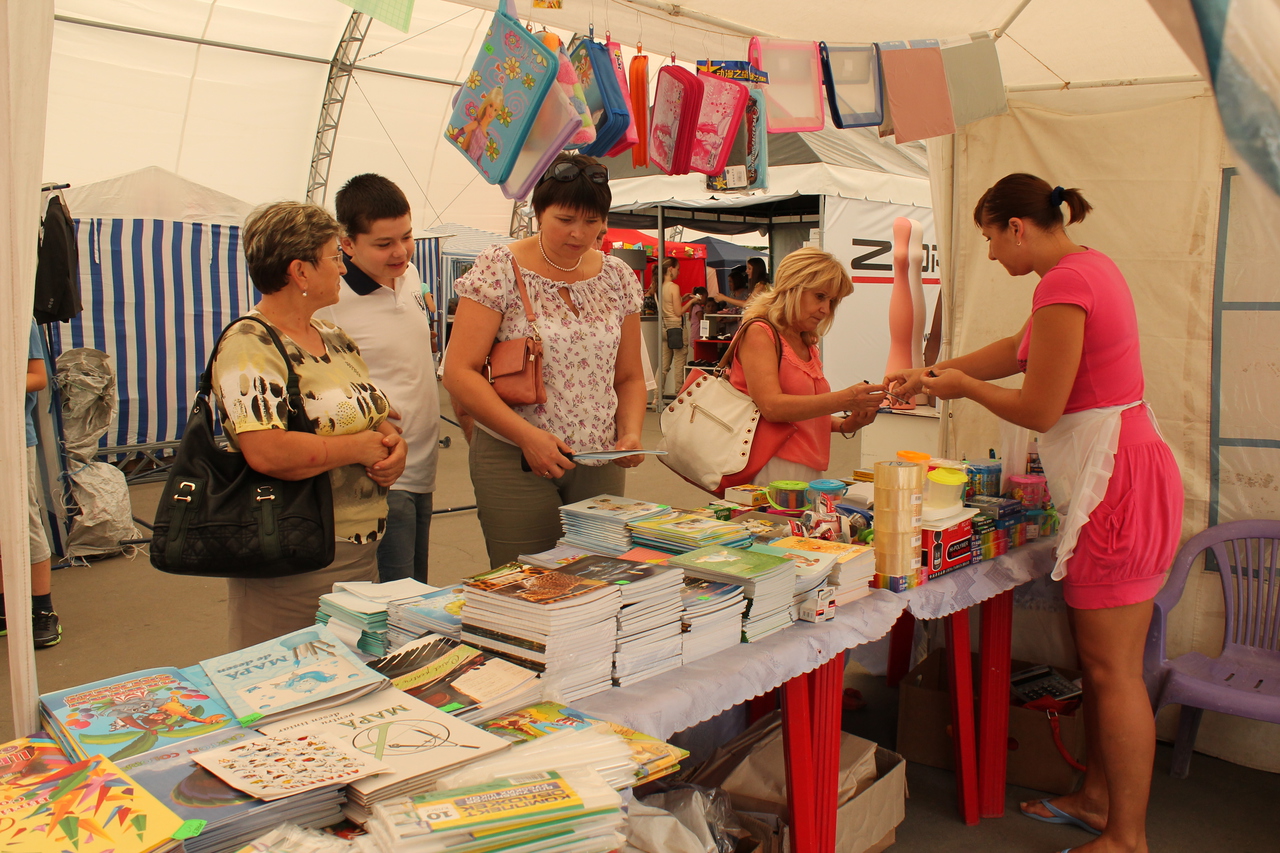 Iarmarocul școlăresc de la „Moldexpo”, prea departe pentru cumpărători