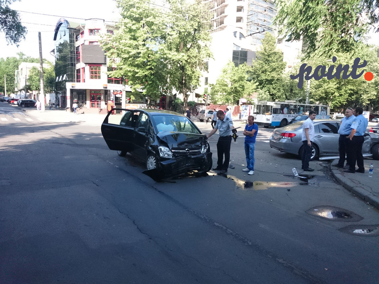 В результате аварии в центре Кишинева женщина получила травмы