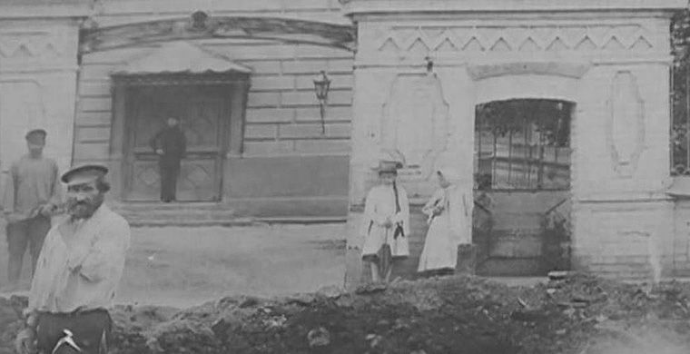 На фотографиях начала XX века в Красноярске замечена "девочка-фантом"
