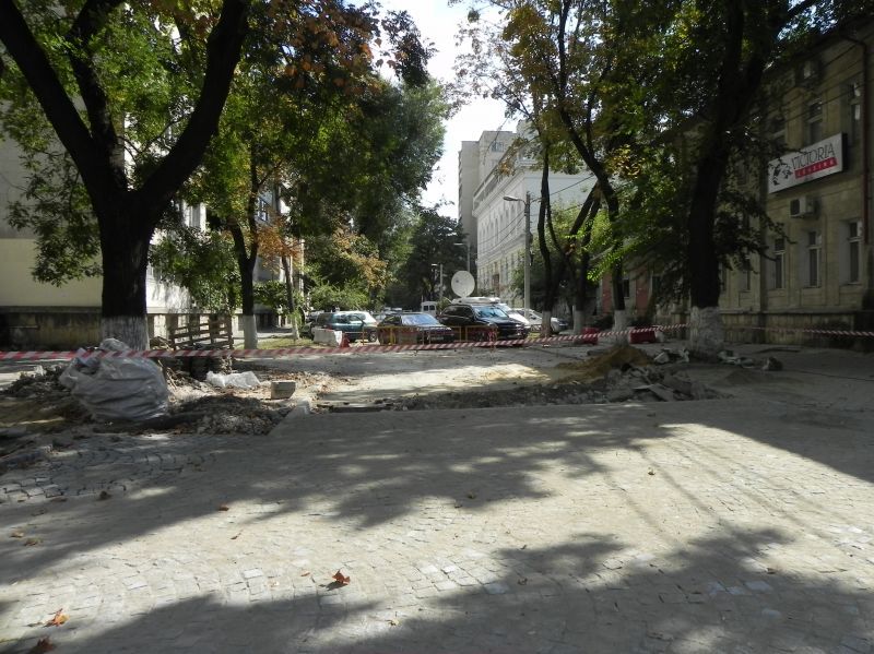 На улице Диордицэ планируют разобрать уже уложенную брусчатку