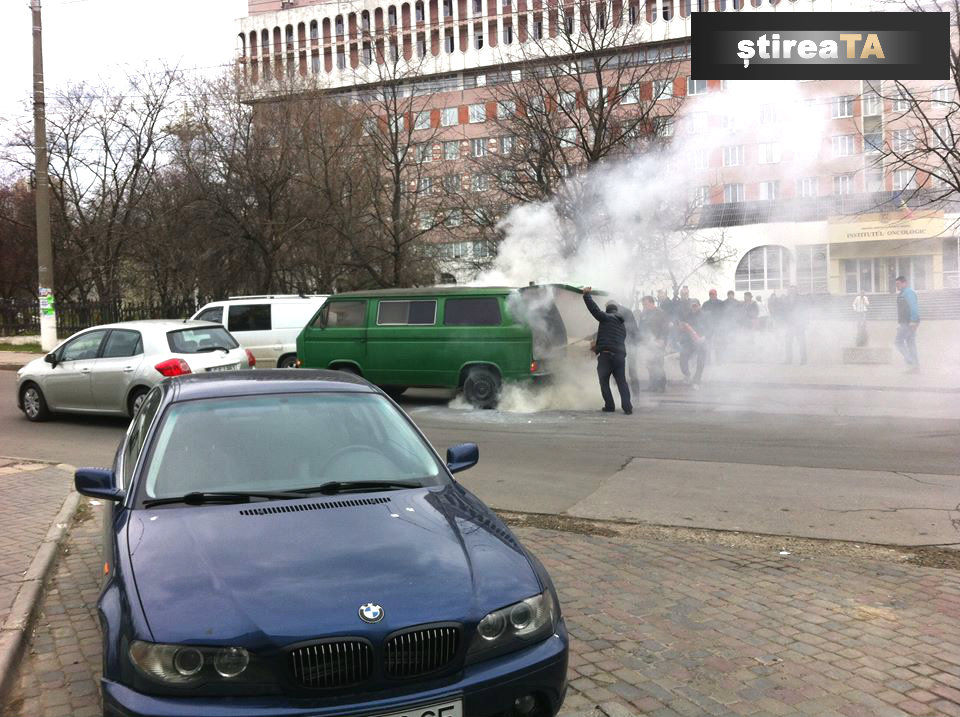 В Кишиневе во время движения загорелся автомобиль