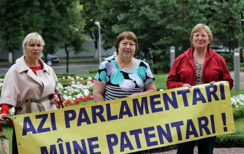 И снова продавцы цветов проводят акции протеста