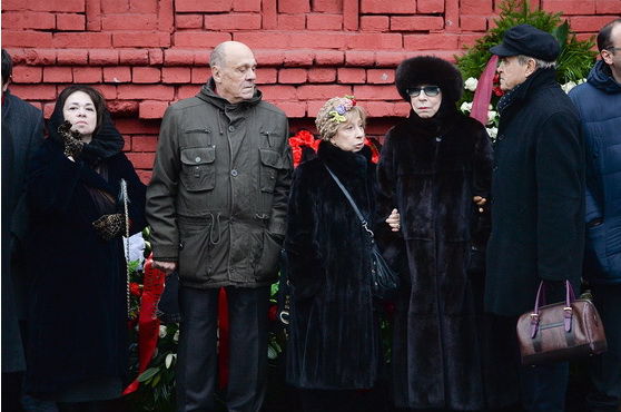 Эльдара Рязанова похоронили на Новодевичьем кладбище в Москве