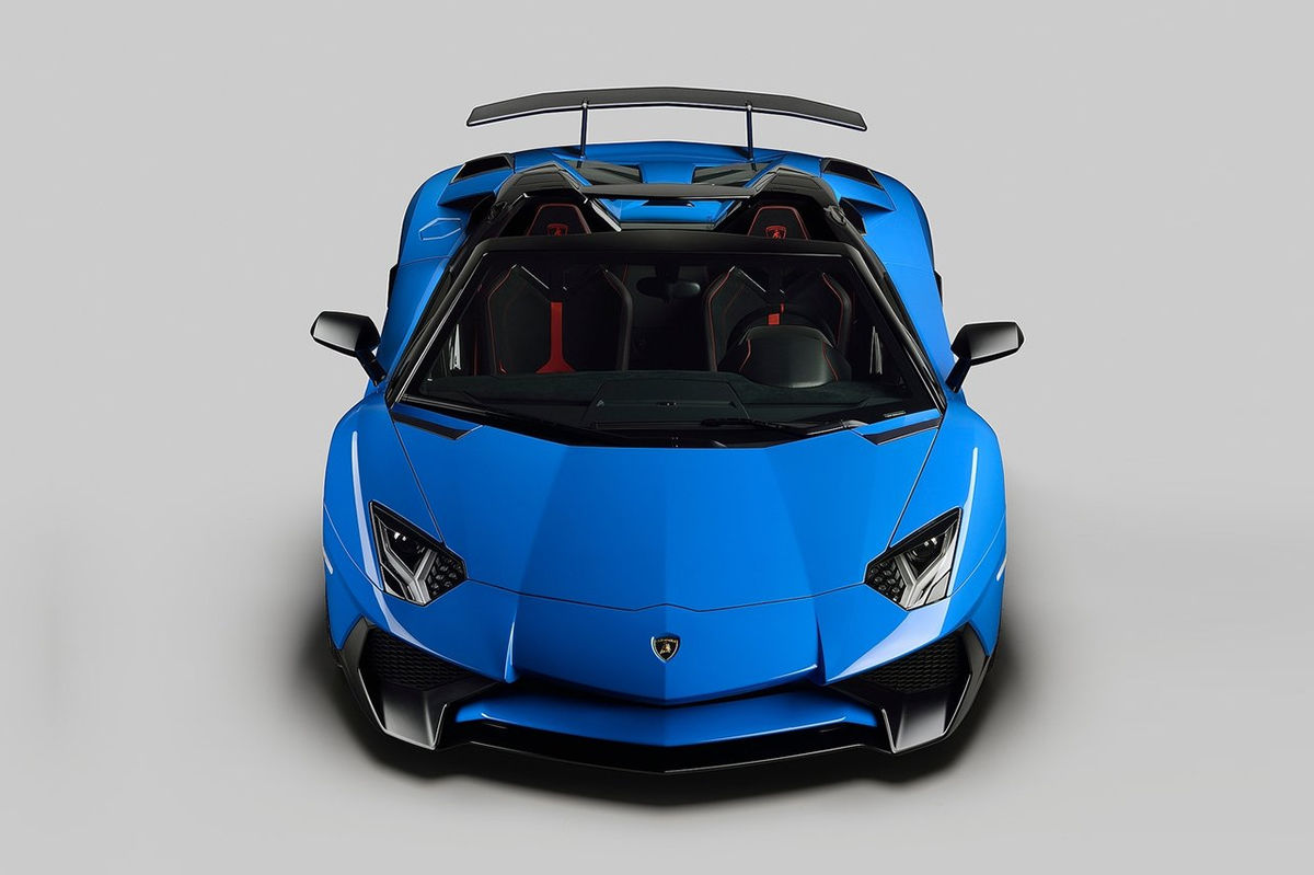 Lamborghini представила сверхмощный родстер Aventador