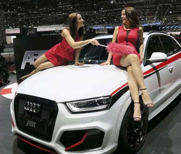 Самые красивые девушки Женевского автосалона