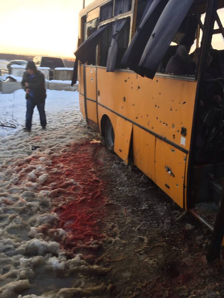 Близ Донецка снаряд попал в автобус, погибли десять человек