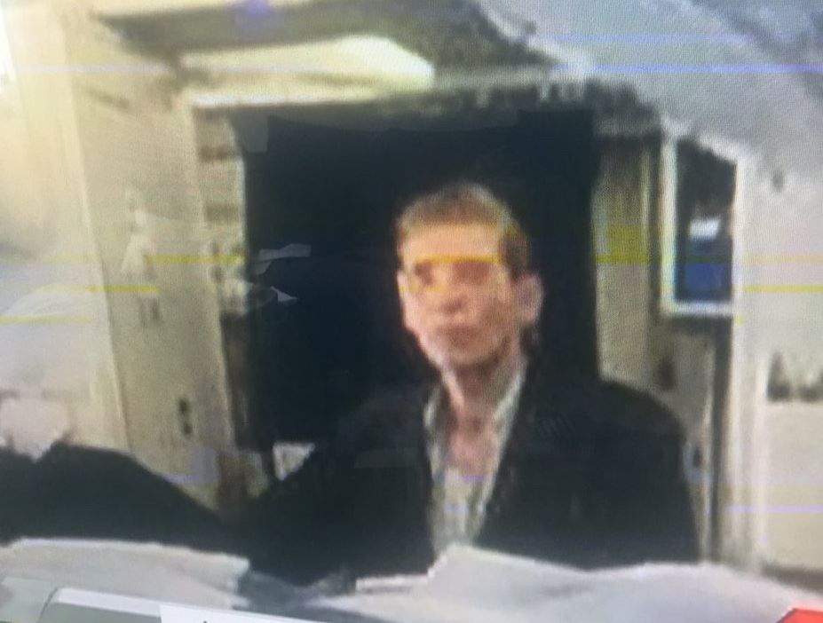 Захватчик самолета EgyptAir сдался властям