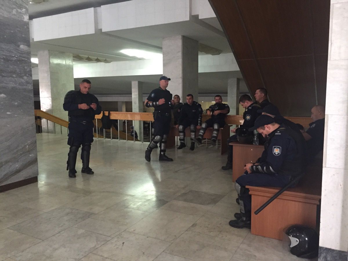 Митинг в Кишиневе: палаточный городок пережил первую ночь