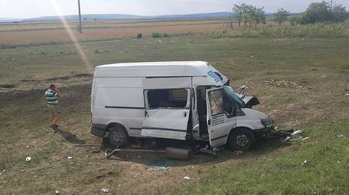 В Оргееве фургон врезался в микроавтобус с пассажирами