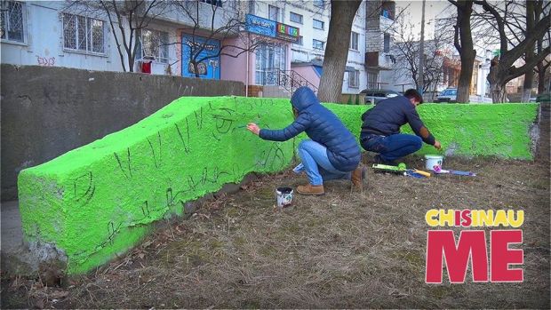 „Crocodil” în curtea unui bloc de la Botanica
