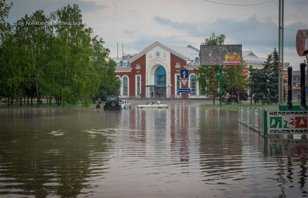 Из-за ливня старая часть Краматорска оказалась под водой