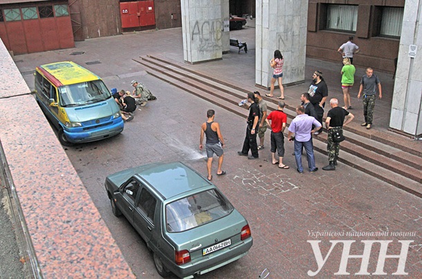 На Европейской площади в Киеве произошел взрыв, есть раненые