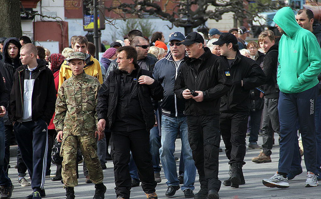 Евромайдановцы задерживают в Одессе протестующих против повышения тарифов на ЖКХ