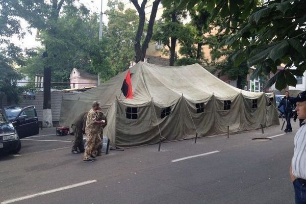 "Правый сектор" в Днепропетровске пикетирует милицию