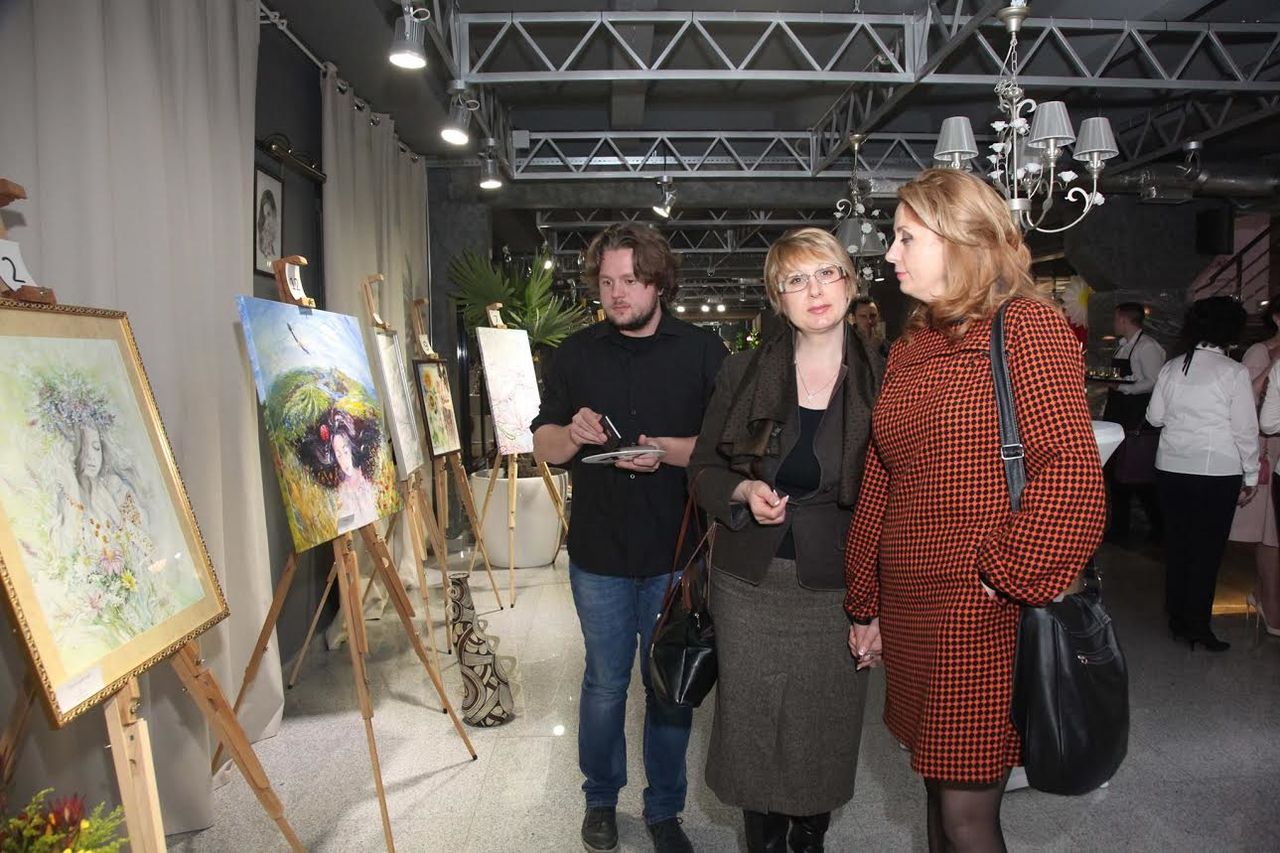 Licitația de caritate „Art for Life” a adunat 81 000 de lei pentru tratamentul Elenei Mocrii