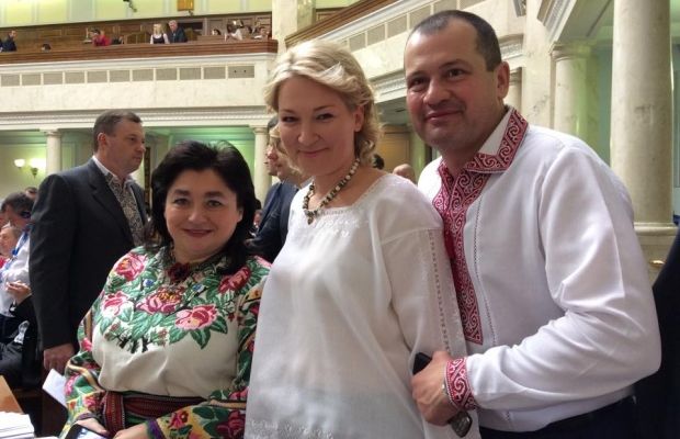 Депутаты Рады пришли сегодня на работу в вышиванках